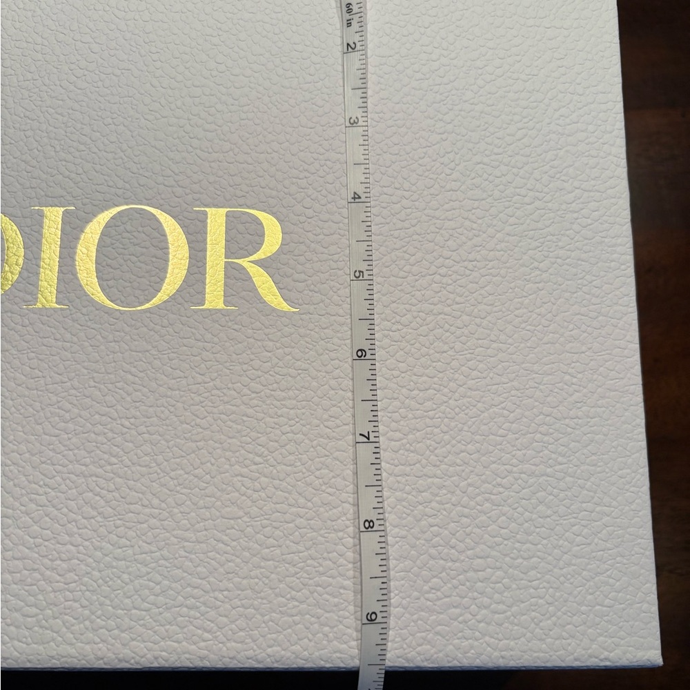 Dior Perfect Package~Pebbled Box & Tissue Paper, Dior Stuffing, 6.5 ft Ribbon - Picture 6 of 9